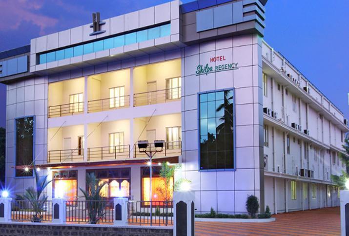 Hotel Shilpa Regency Kottārakara Exteriör bild