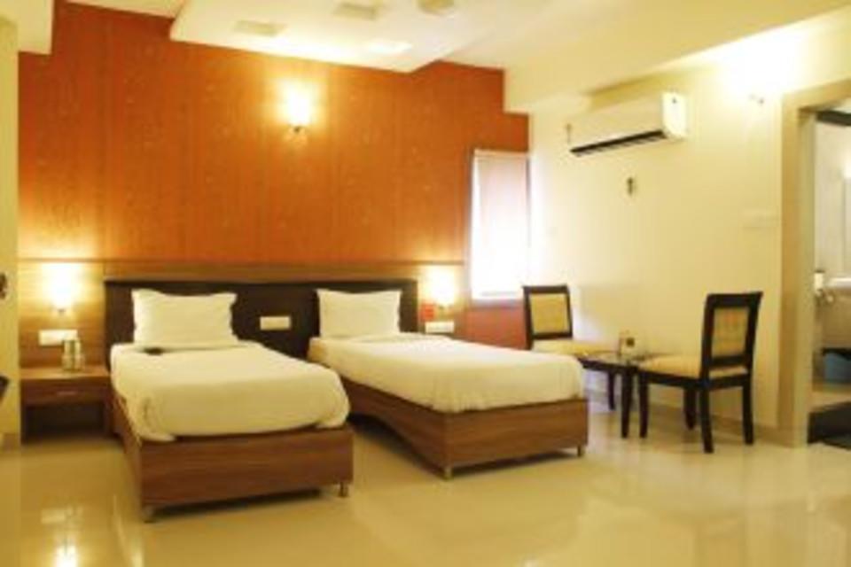 Hotel Shilpa Regency Kottārakara Exteriör bild
